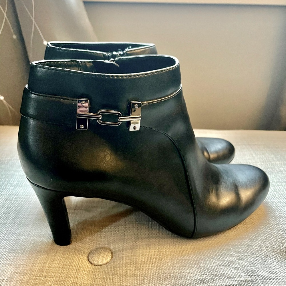 Bandolino black bootie, size 8M